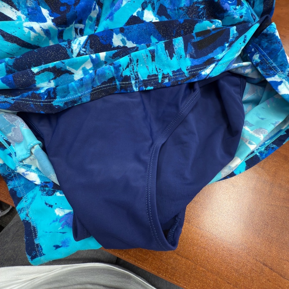 St. Tropez Romper Style Swimwear in Blues and White Abstract Print sz 10 - Picture 11 of 12